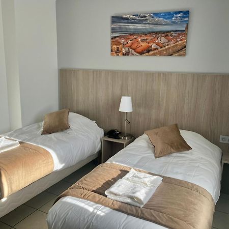 Hotel Les Arcades Сент-Мари-де-ла-Мер Экстерьер фото
