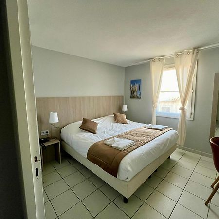 Hotel Les Arcades Сент-Мари-де-ла-Мер Экстерьер фото