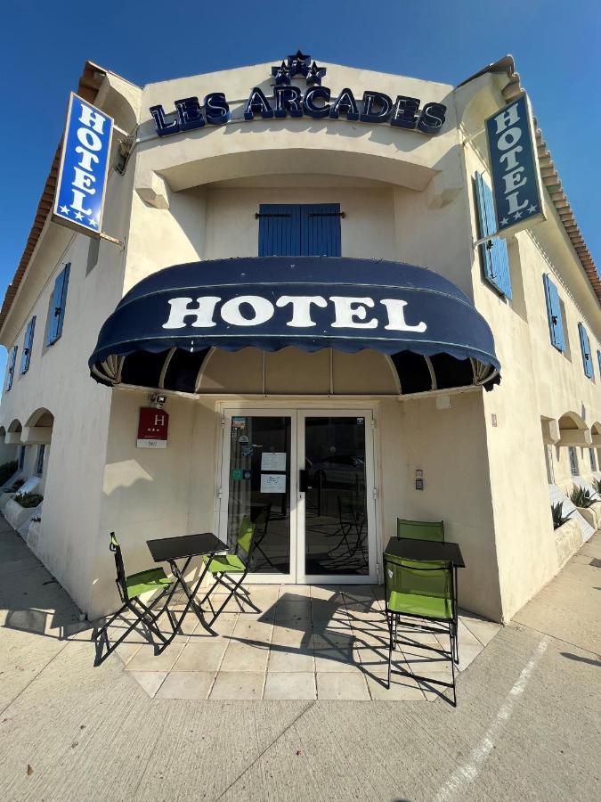 Hotel Les Arcades Сент-Мари-де-ла-Мер Экстерьер фото