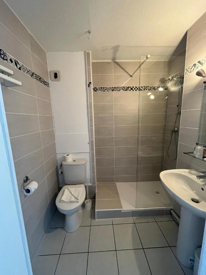 Hotel Les Arcades Сент-Мари-де-ла-Мер Экстерьер фото