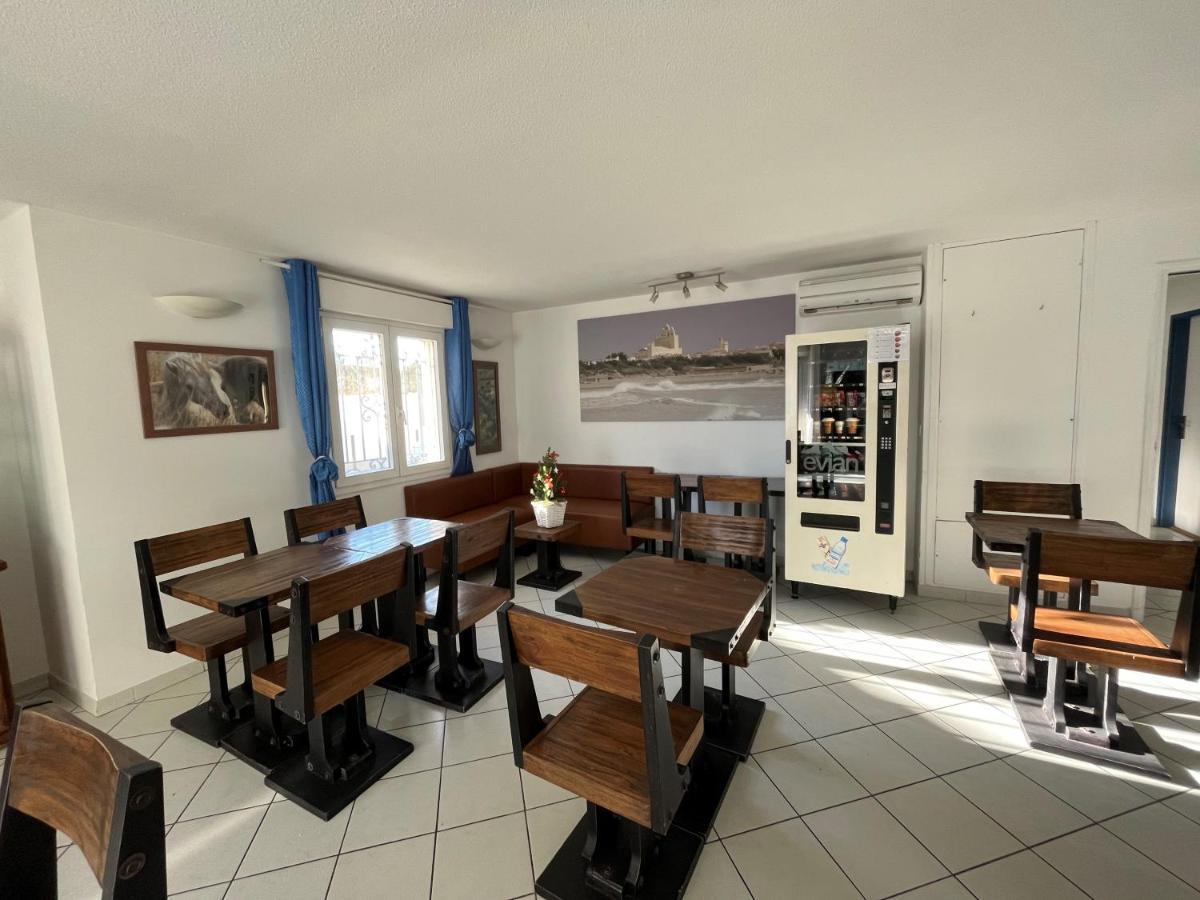 Hotel Les Arcades Сент-Мари-де-ла-Мер Экстерьер фото