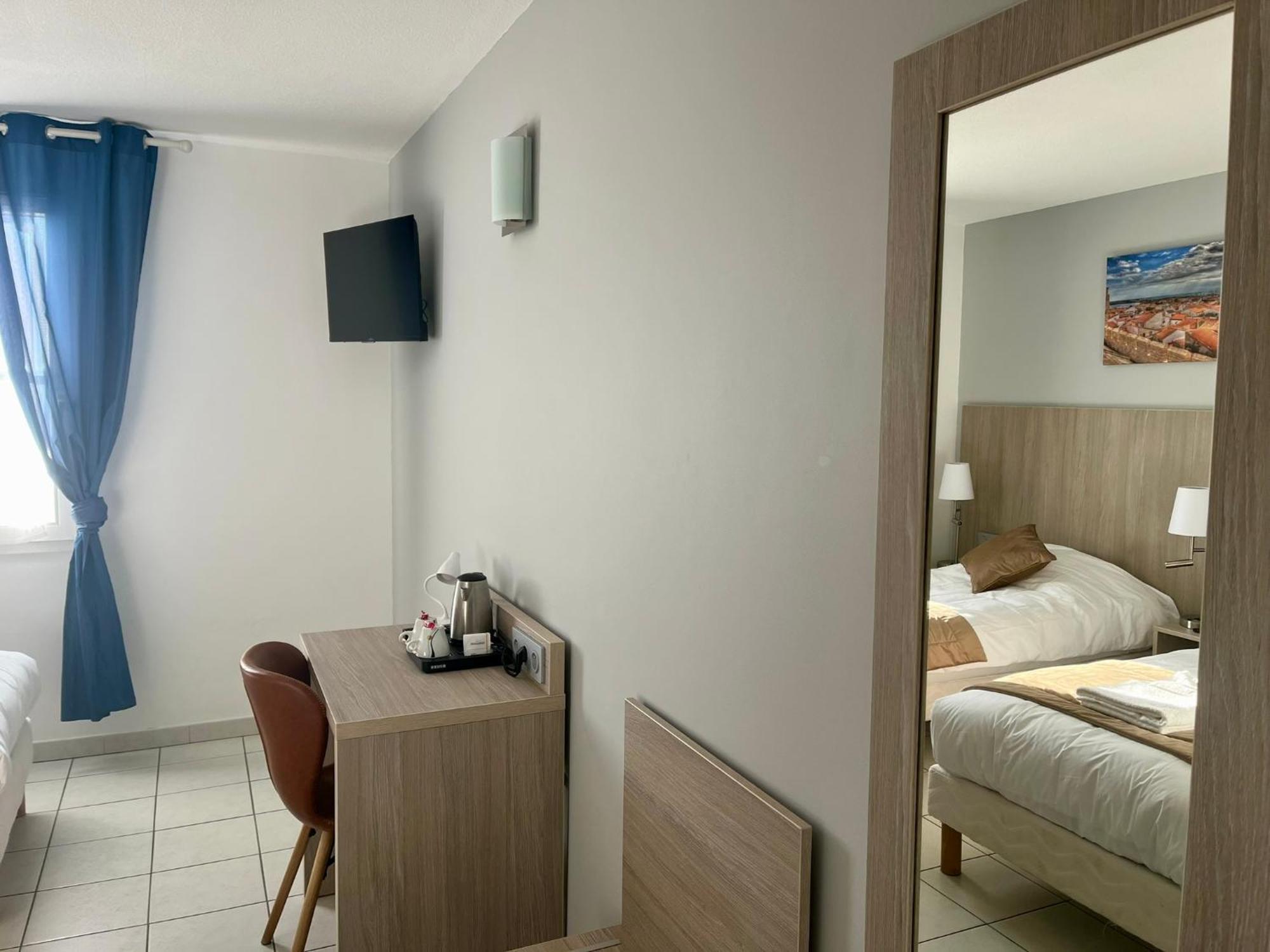 Hotel Les Arcades Сент-Мари-де-ла-Мер Экстерьер фото