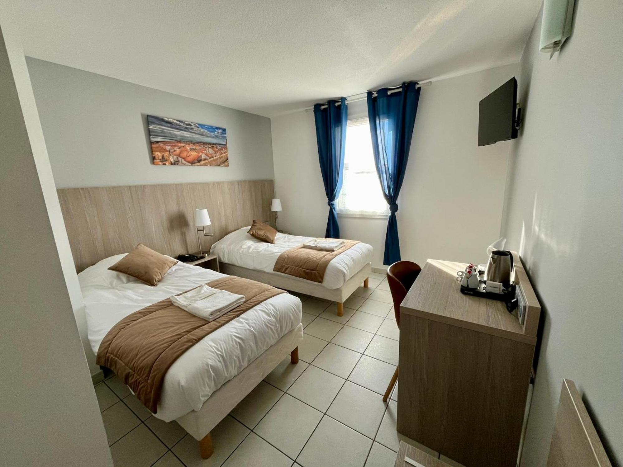 Hotel Les Arcades Сент-Мари-де-ла-Мер Экстерьер фото