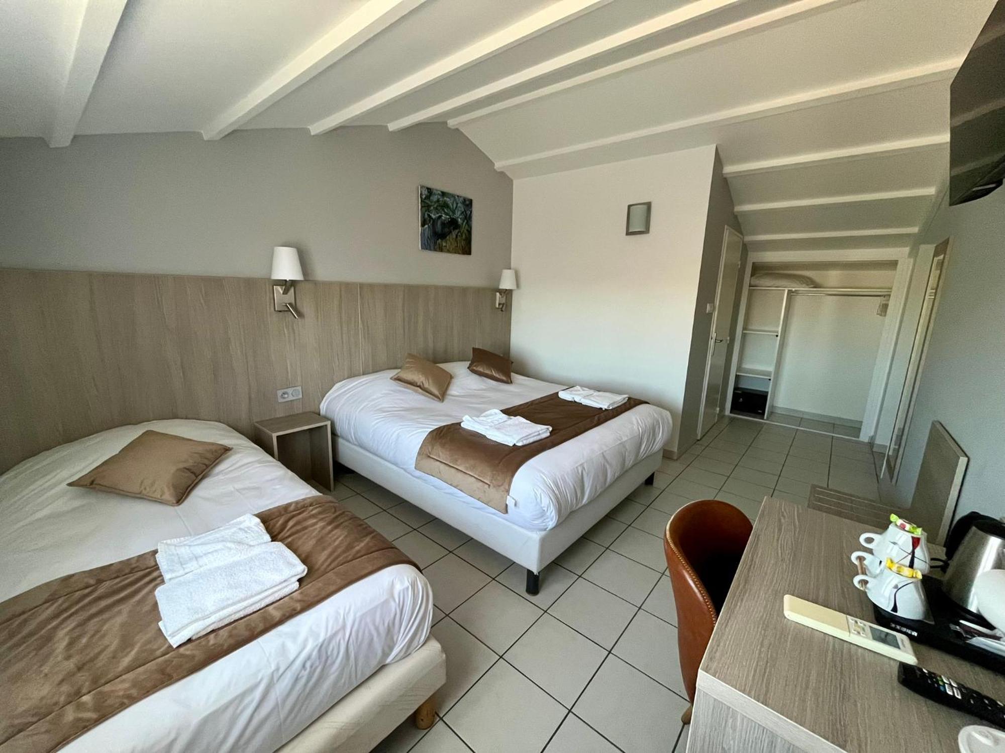 Hotel Les Arcades Сент-Мари-де-ла-Мер Экстерьер фото