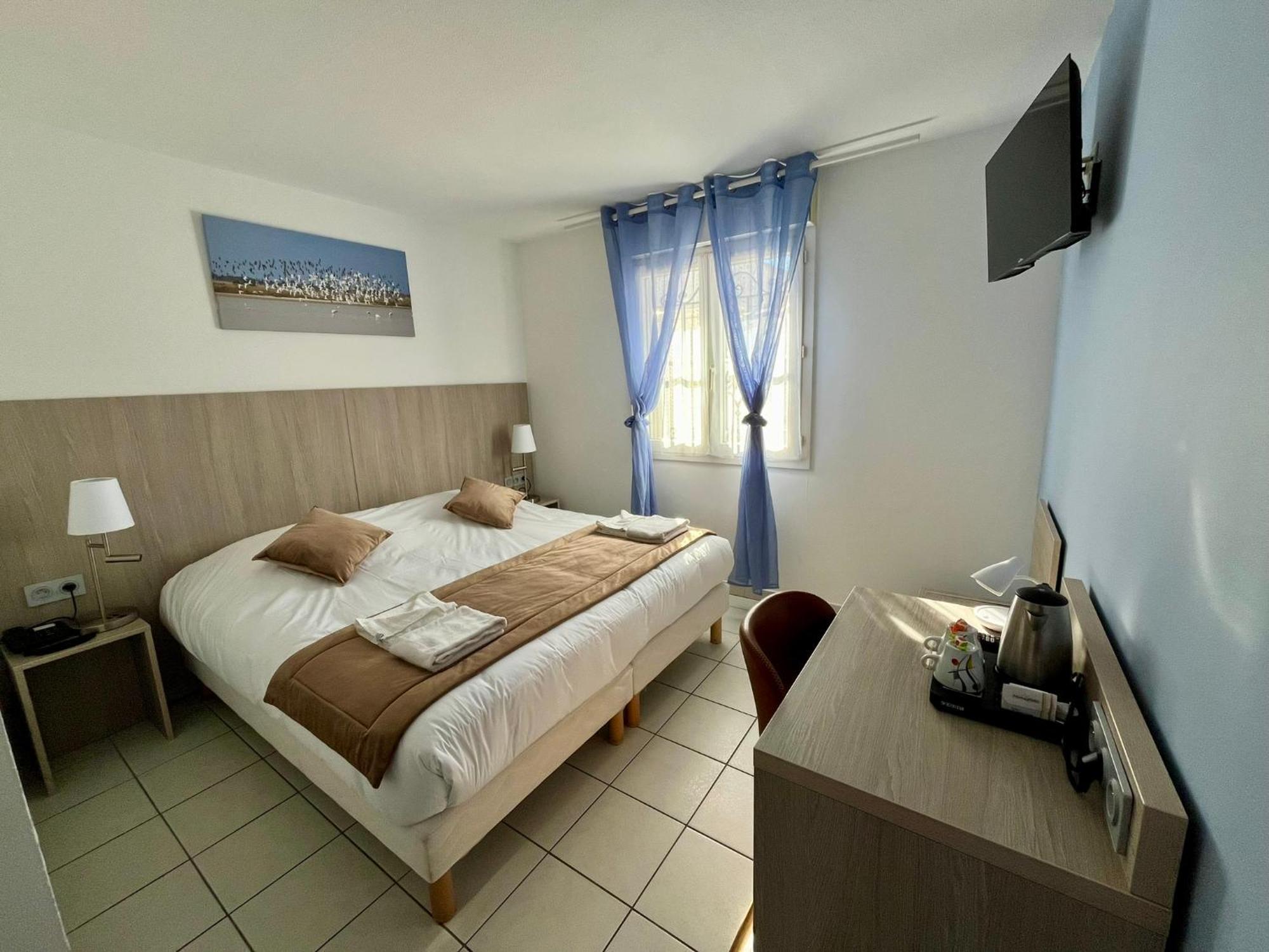 Hotel Les Arcades Сент-Мари-де-ла-Мер Экстерьер фото