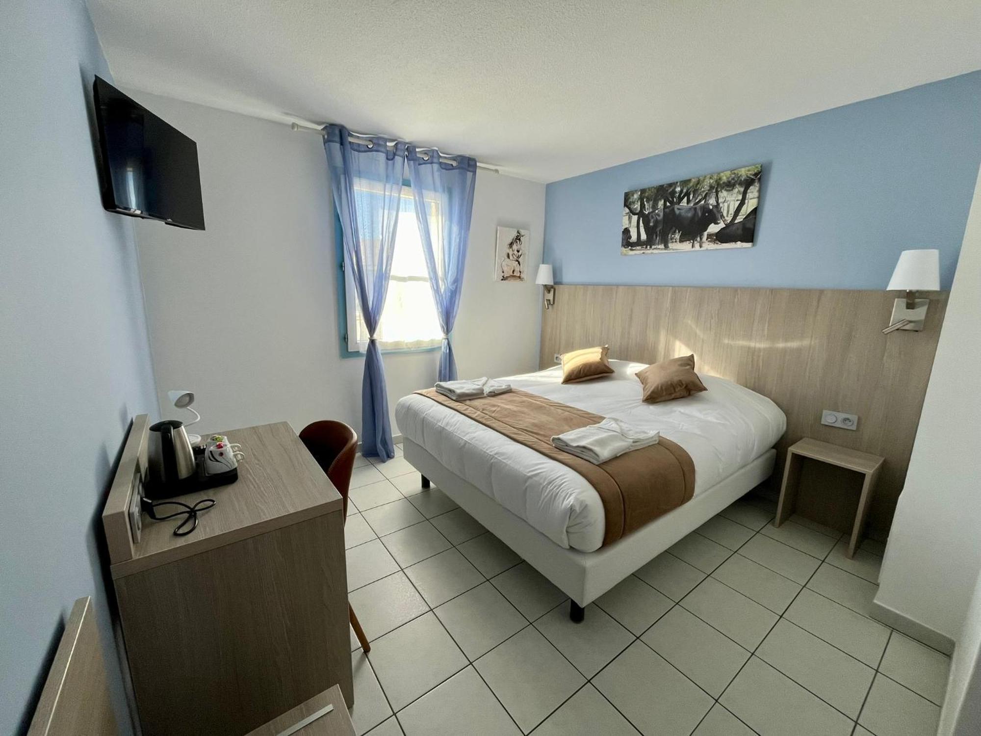 Hotel Les Arcades Сент-Мари-де-ла-Мер Экстерьер фото