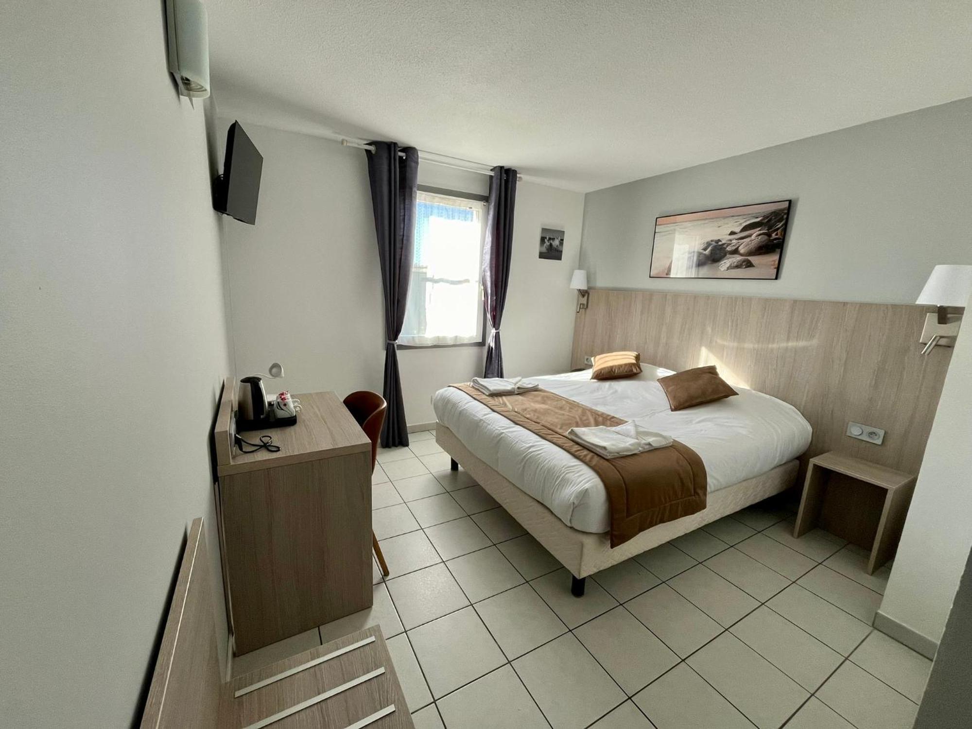 Hotel Les Arcades Сент-Мари-де-ла-Мер Экстерьер фото