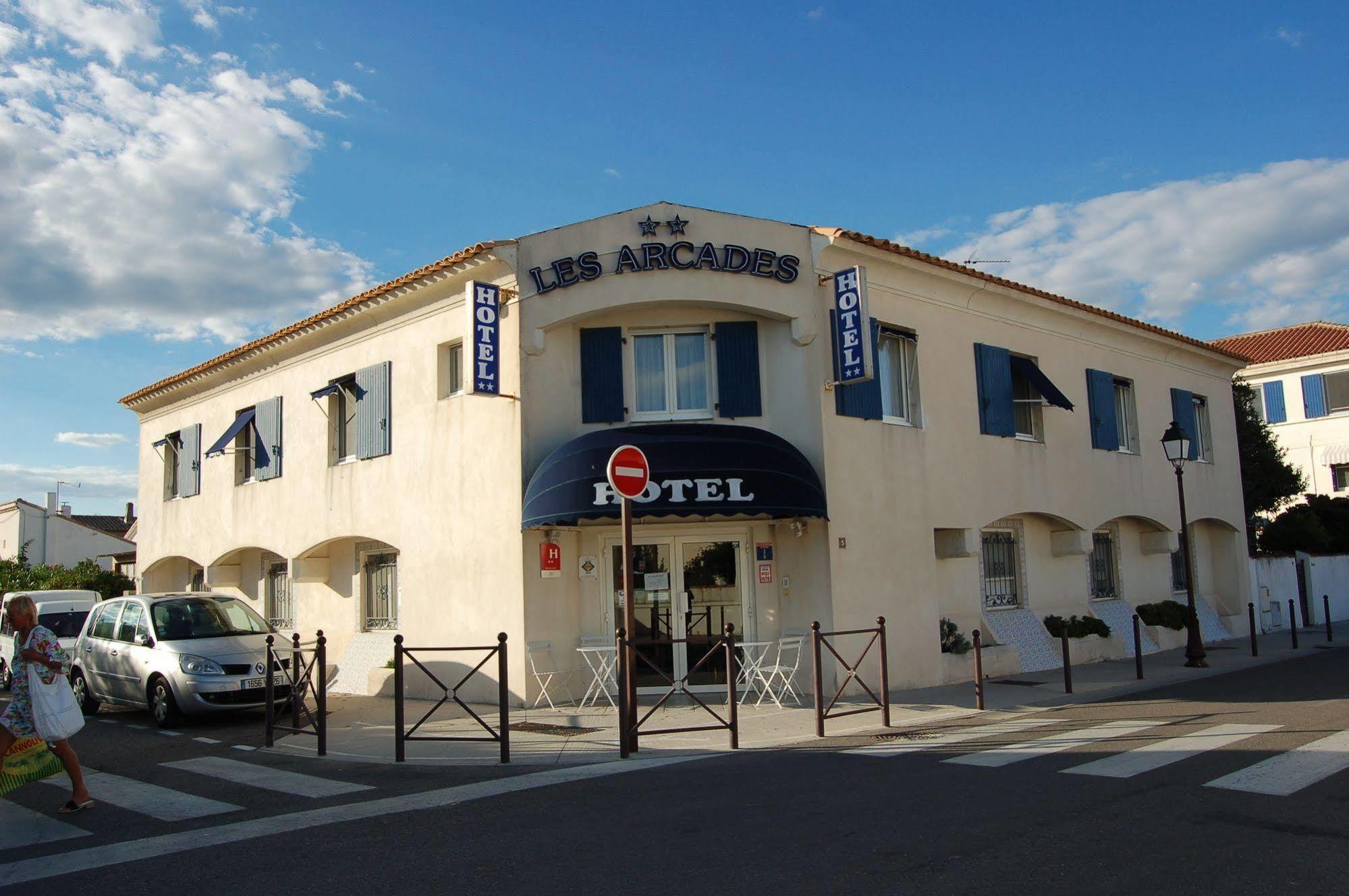 Hotel Les Arcades Сент-Мари-де-ла-Мер Экстерьер фото