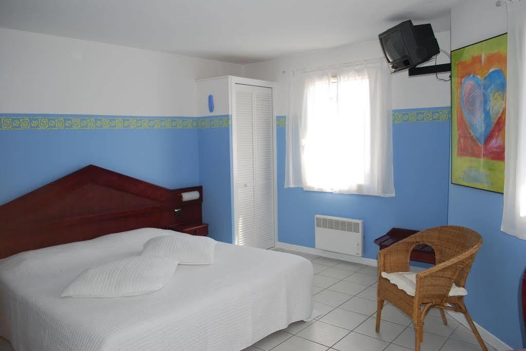 Hotel Les Arcades Сент-Мари-де-ла-Мер Экстерьер фото